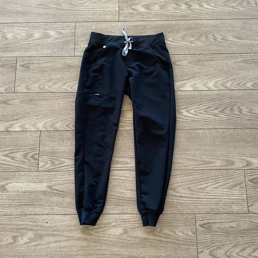Figs Women’s Zamora Jogger Scrubs Black